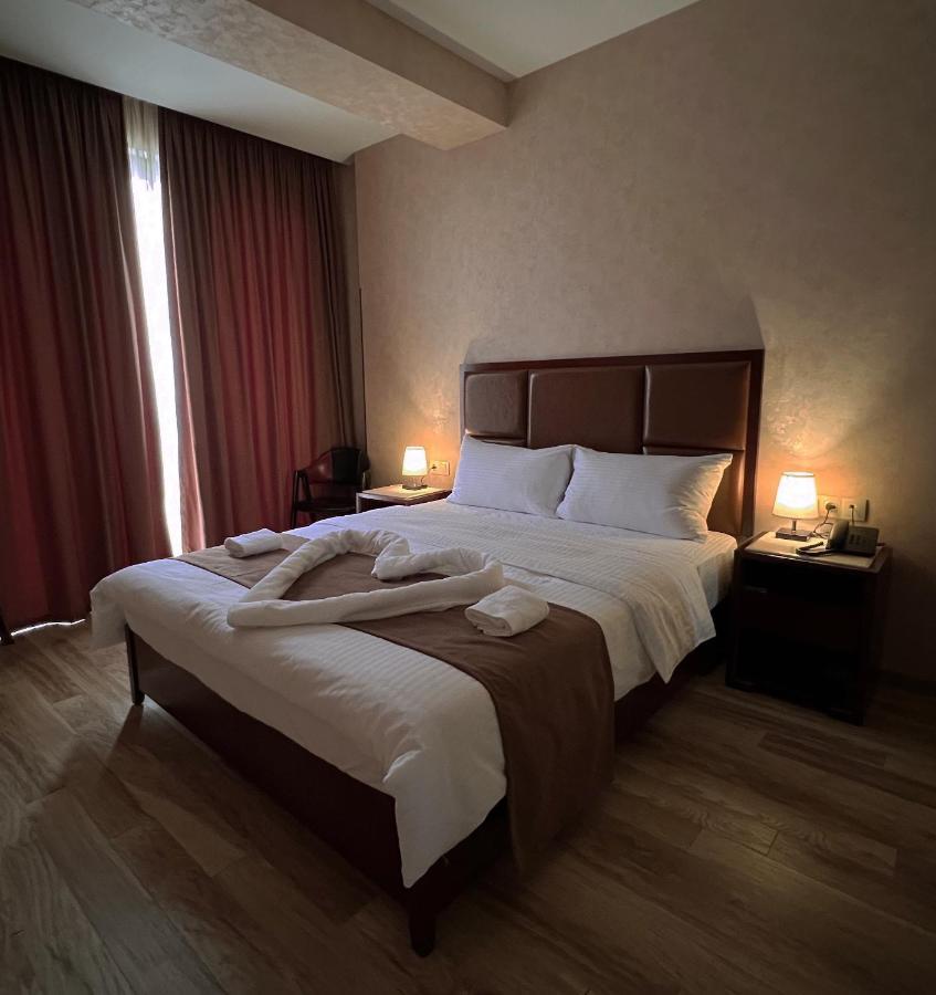 Aura Hotel Tbilisi Bagian luar foto