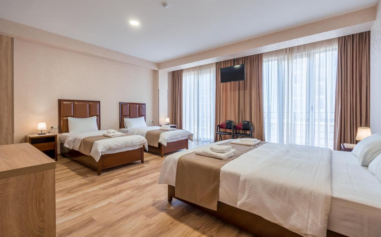 Aura Hotel Tbilisi Bagian luar foto